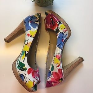 ✨🌷Nine West Floral Peep Toe Cork Heels✨